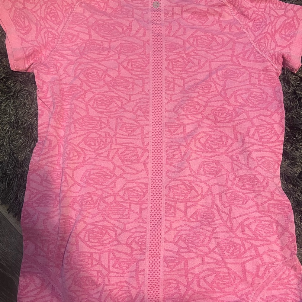 *Rare* Lululemon rose swiftly tech short sleeve - Picture 2 of 3